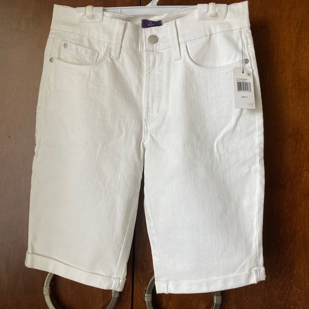 NEW White jean shorts NYDJ with tags SIZE 2